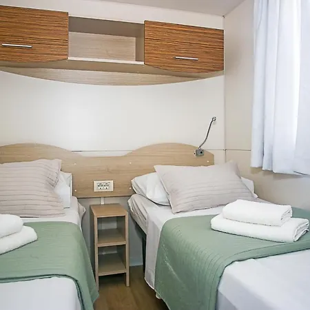 Auto-kamp Dvije Suze 2 * Bristane