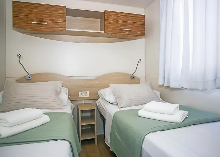 Auto-kamp Dvije Suze 2 * Bristane