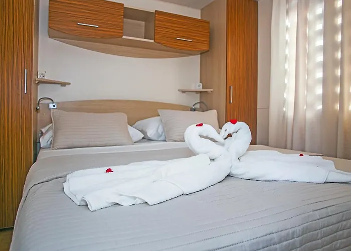 ホリデーパーク Auto-kamp Dvije Suze 2 *